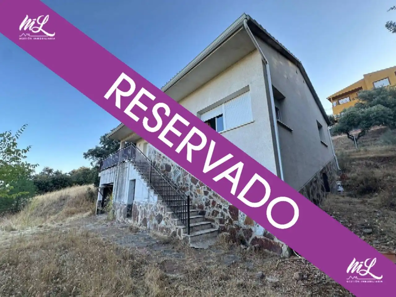 Vista exterior de Casa o xalet en venda en Navahermosa amb Calefacció, Jardí privat i Terrassa