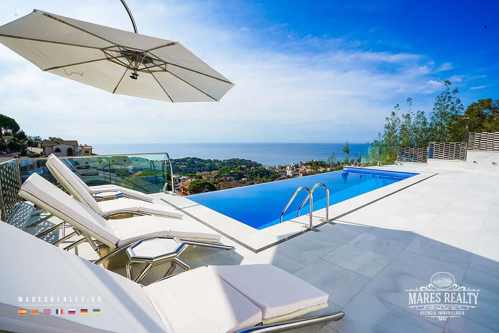 Detached house with pool for sale in Roca Grossa