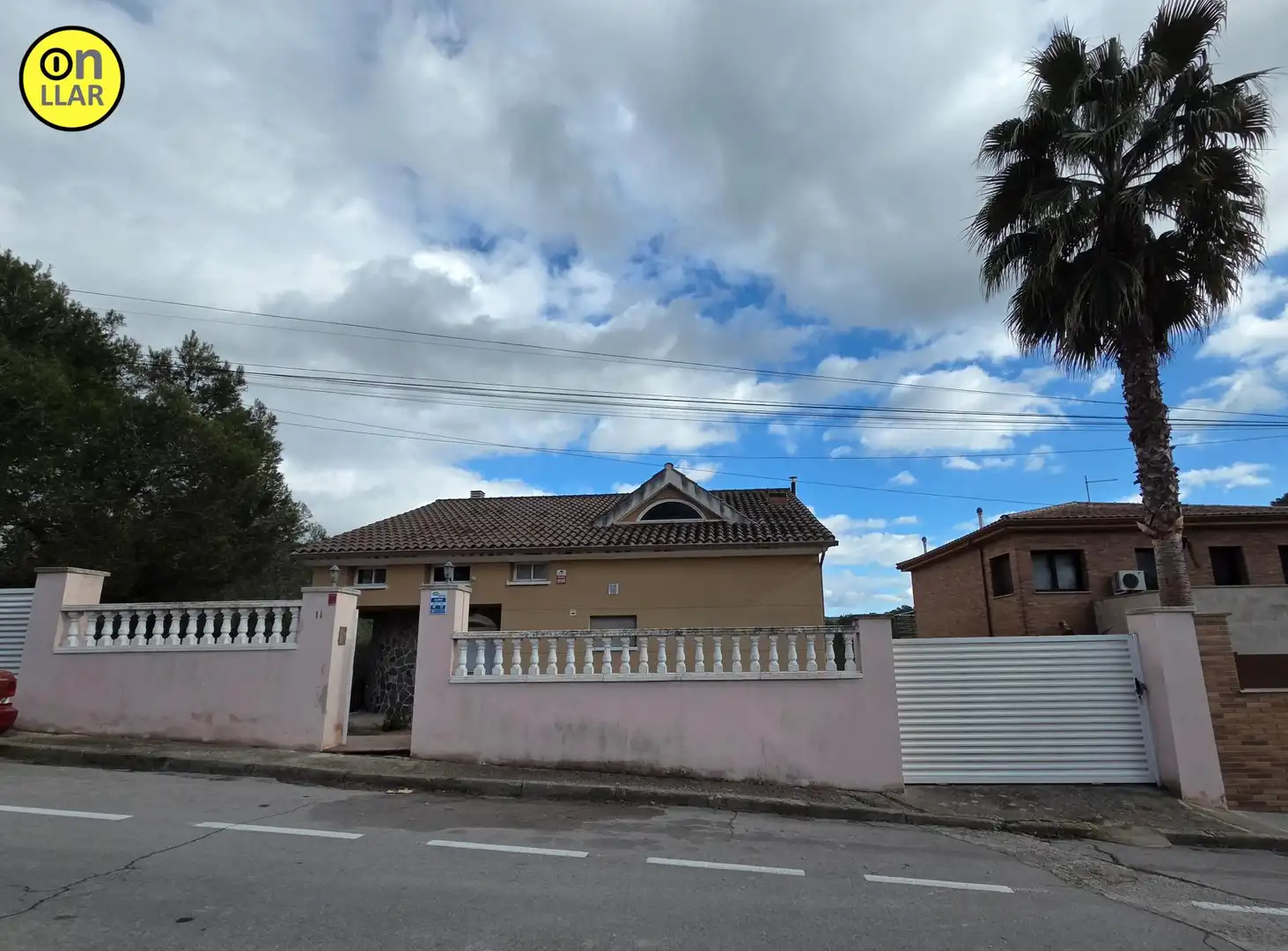 Vista exterior de Casa o xalet en venda en Canyelles amb Piscina comunitària