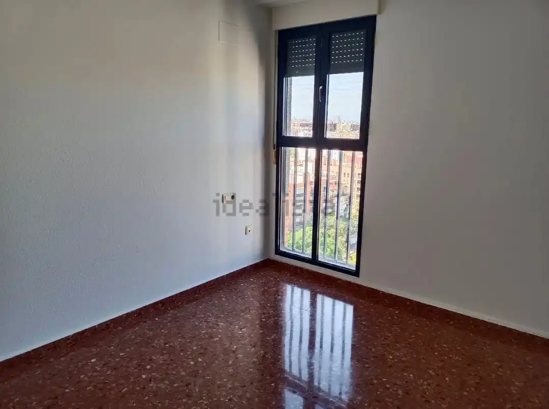 Bedroom of Flat for rent in Valencia  with Air Conditioner, Oven and Microwave