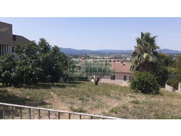 Wohnbaugrundstück zum Verkauf in Calle Montserrat
