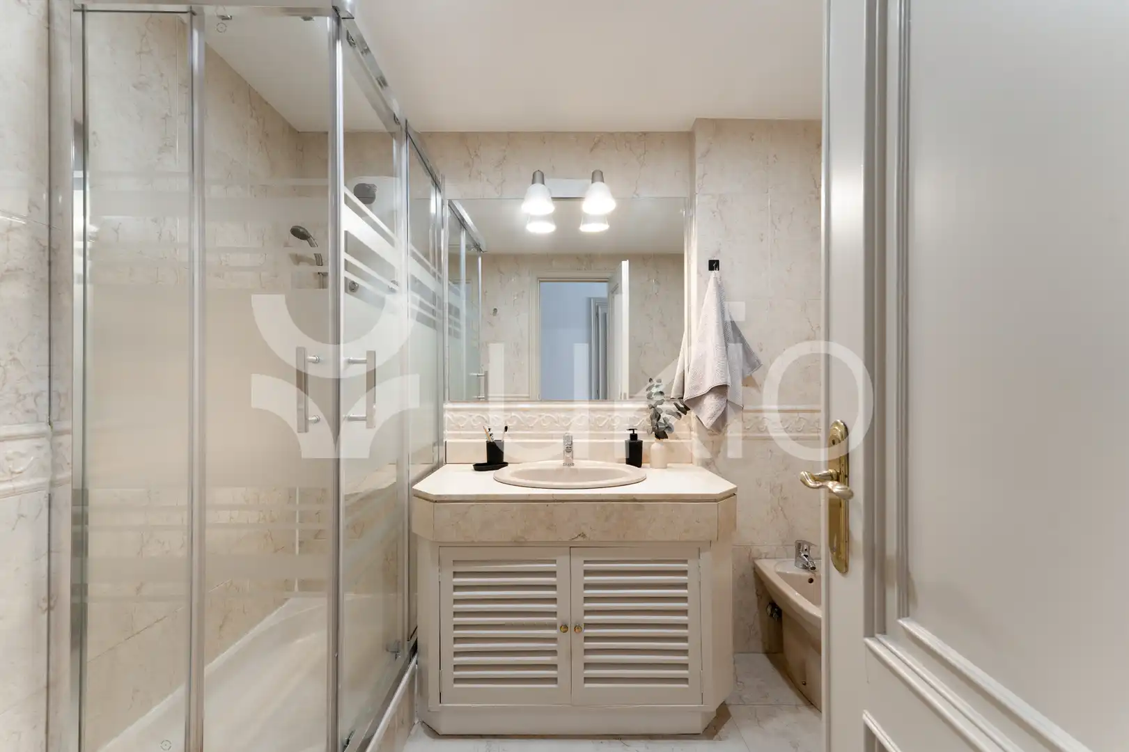 Bathroom of Apartments for rent in Madrid  with Air Conditioner, Heating and Furnished