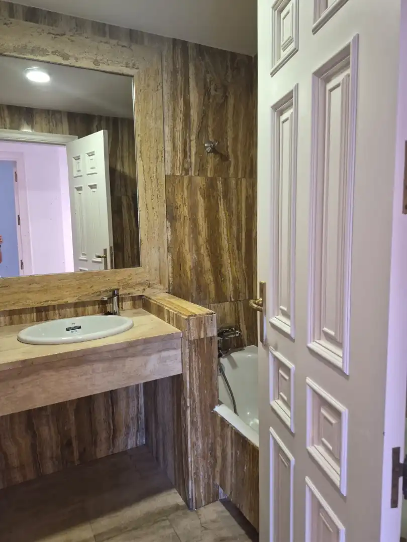 Bathroom of Flat for rent in Madrid  with Air Conditioner, Heating and Parquet flooring