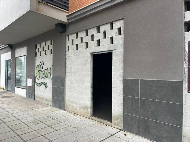 Local comercial en Alquiler en Entrenúcleos