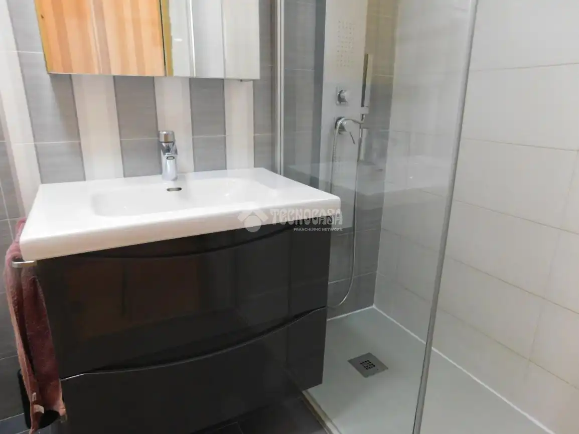Bany de Pis en venda en Zaragoza amb Aire condicionat