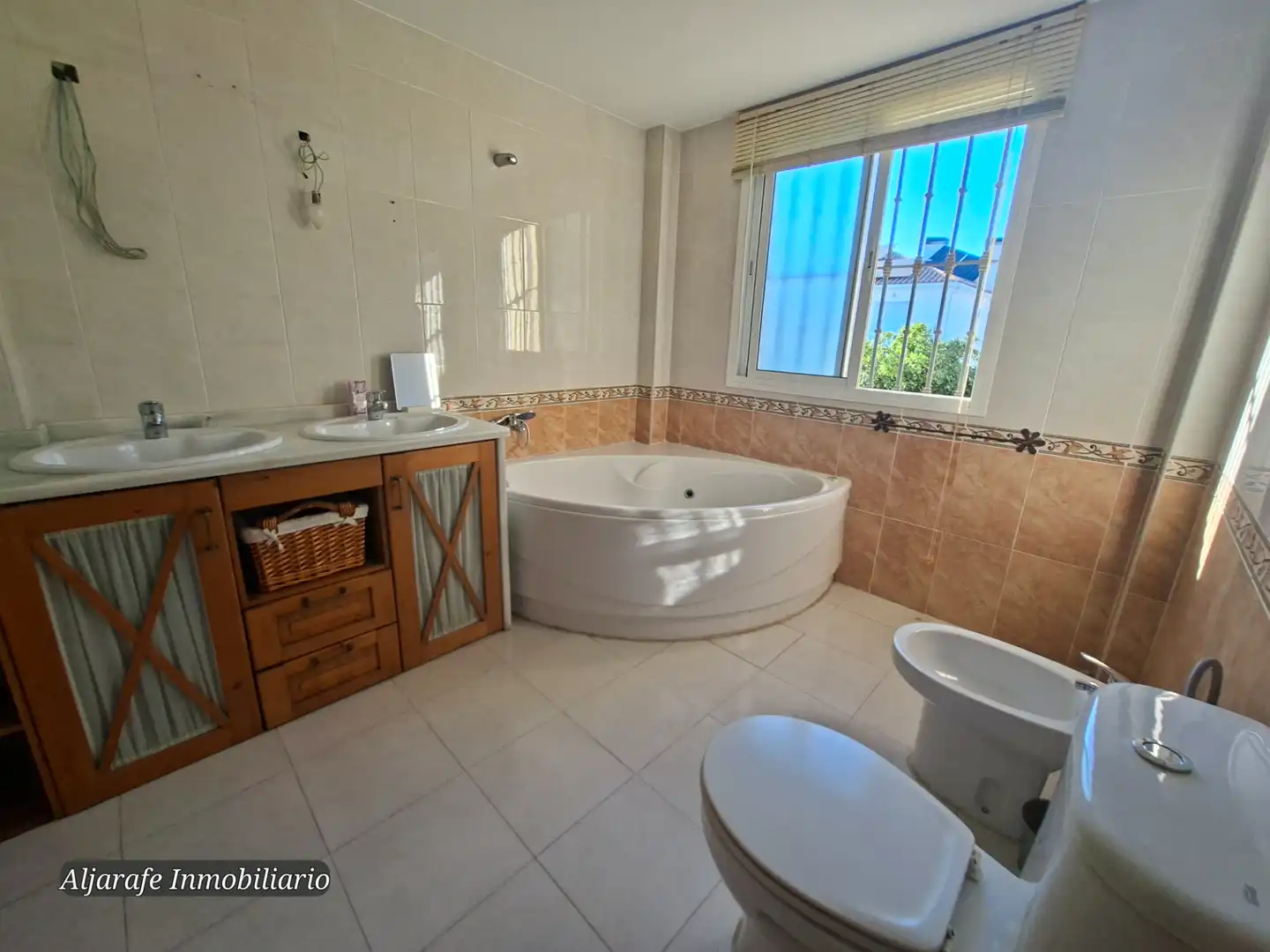 Bathroom of Detached homes for sale in Espartinas  with Air Conditioner, Heating and Private garden