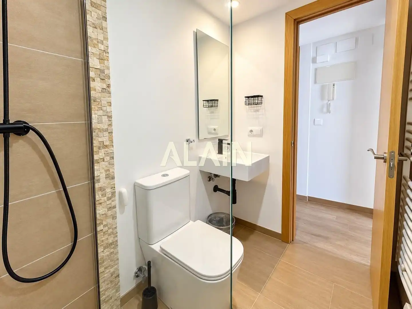 Baño de Piso en venta en Valencia con Aire acondicionado, Calefacción y Terraza