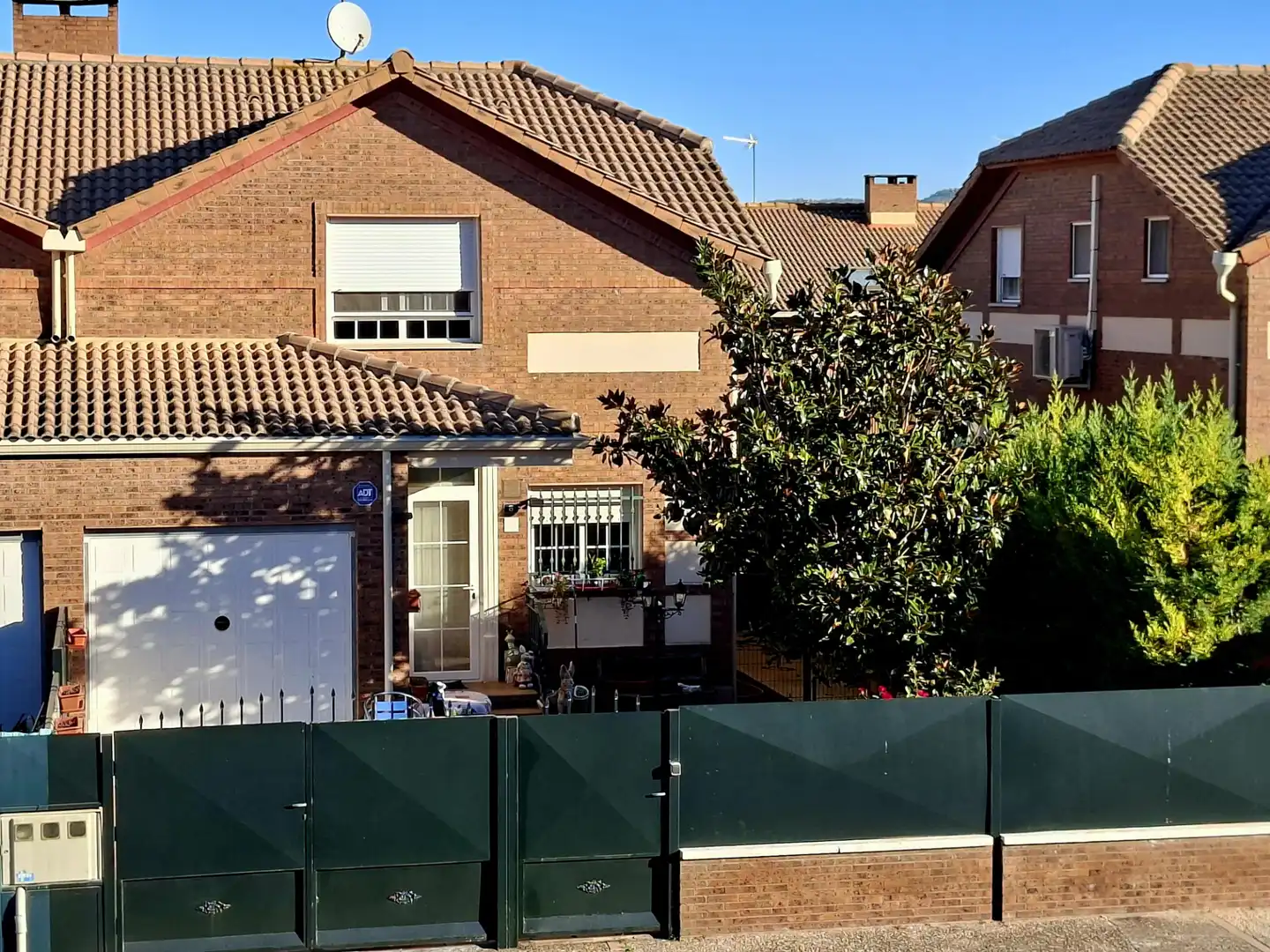 Casa pareada con jardín en venta en Calle del Organillo