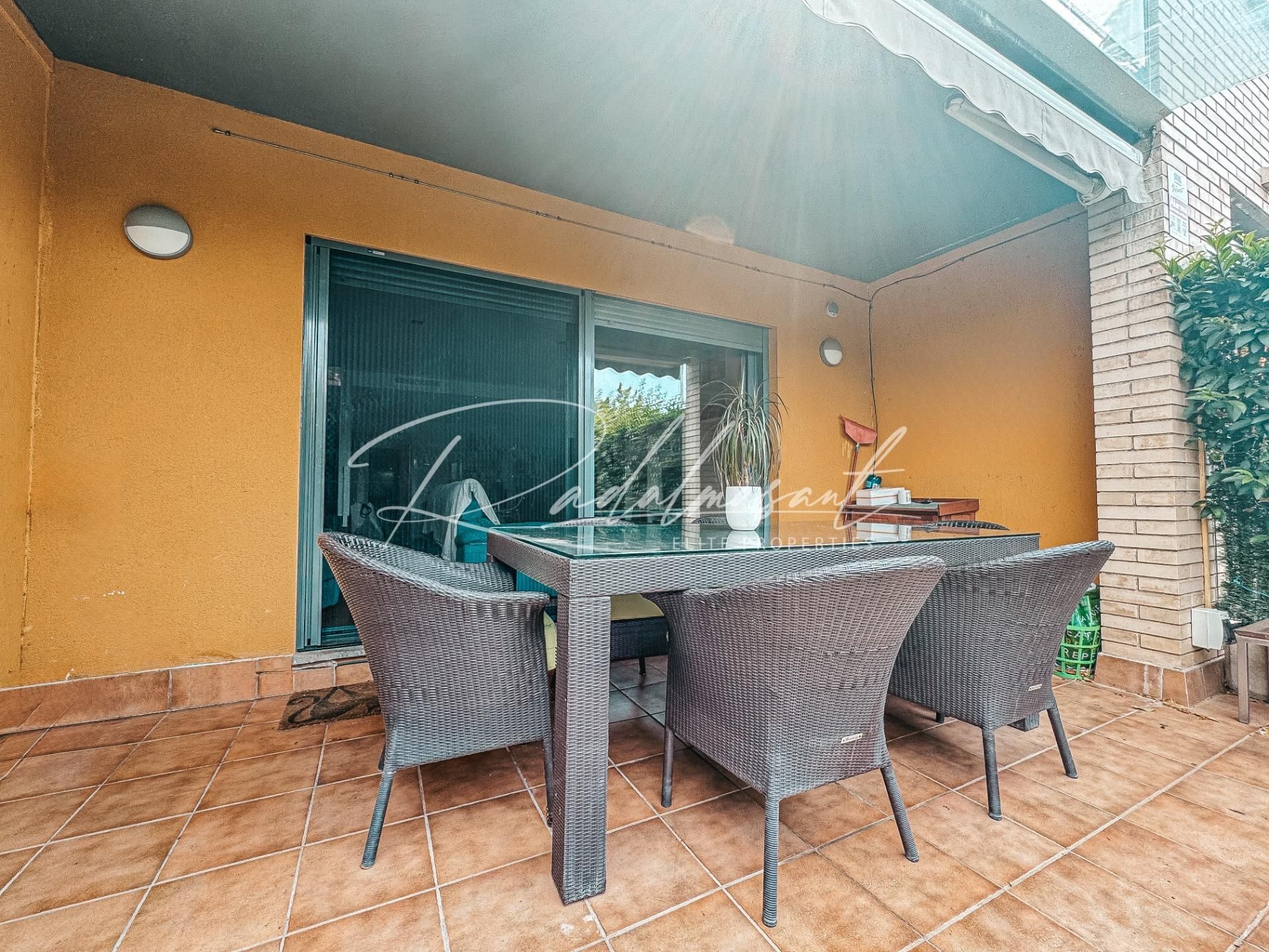 Terrassa de Casa adosada en venda en Cambrils amb Aire condicionat, Calefacció i Jardí privat