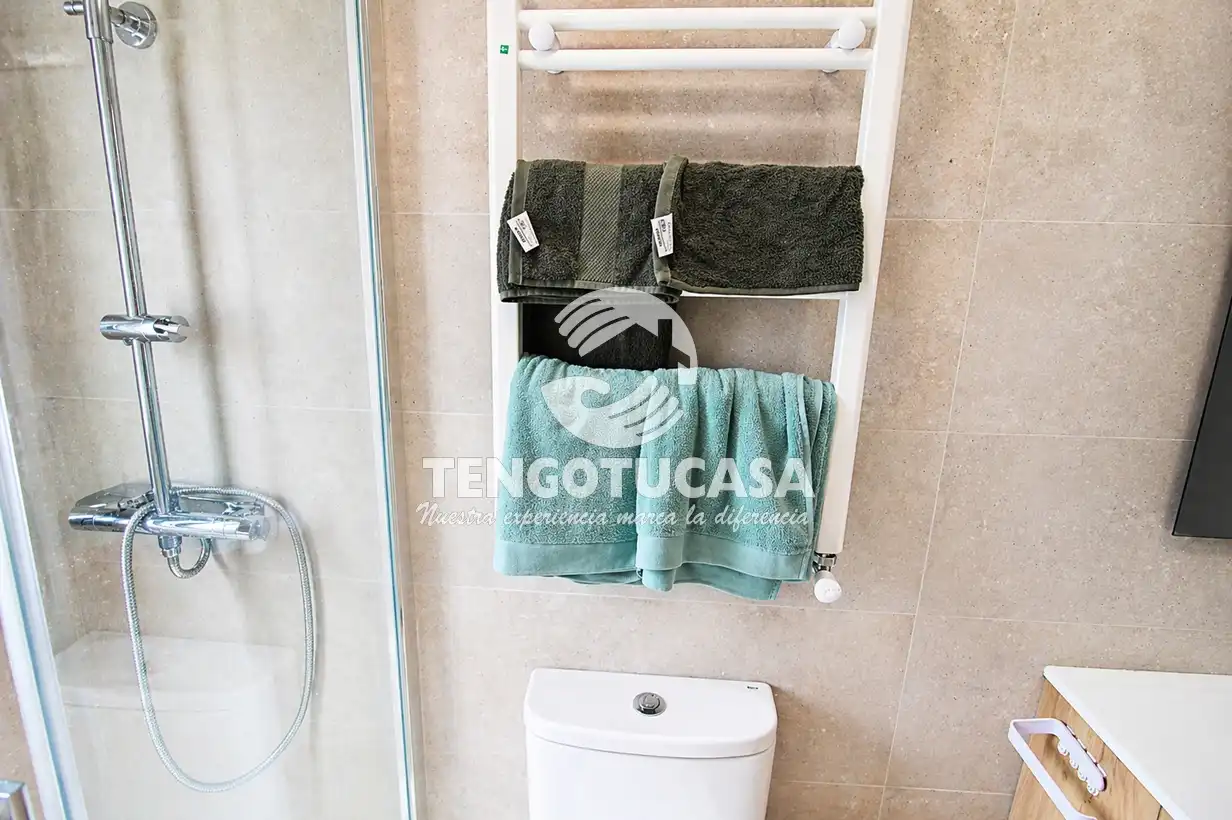Bathroom of Flat for rent in Madrid  with Air Conditioner, Heating and Furnished
