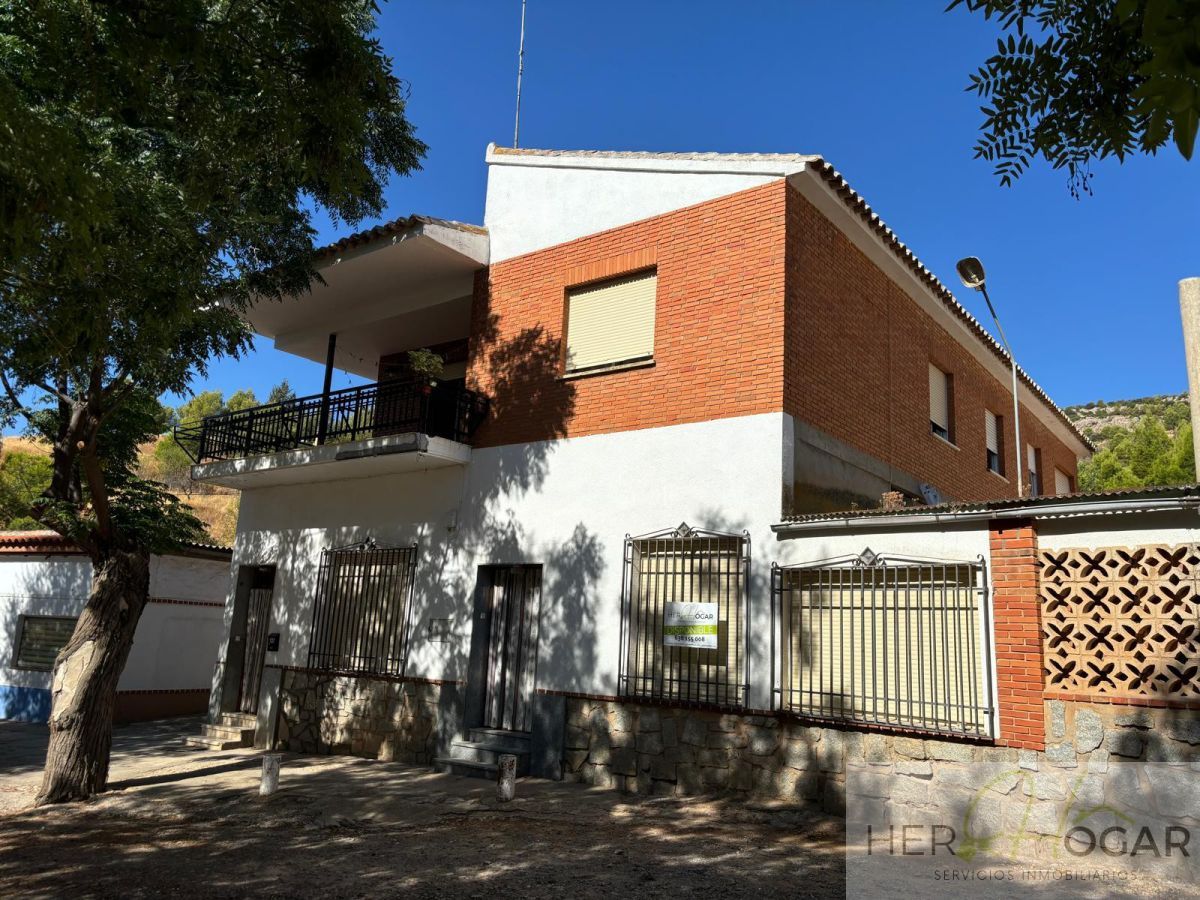 Exterior view of House or chalet for sale in Los Yébenes  with Heating, Private garden and Terrace