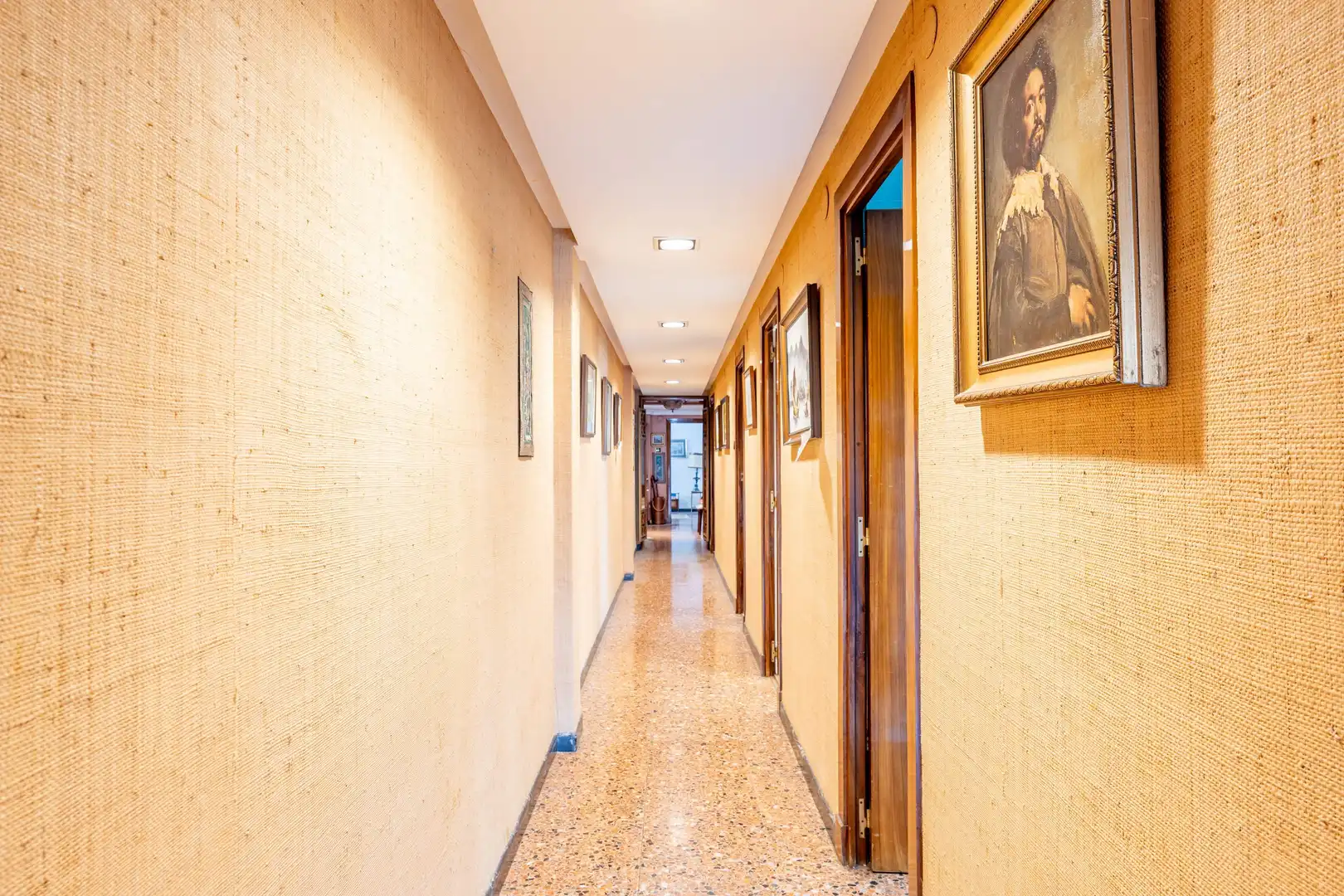 Wohnung zum Verkauf in Zaragoza mit Heizung, Terrasse und Abstellraum