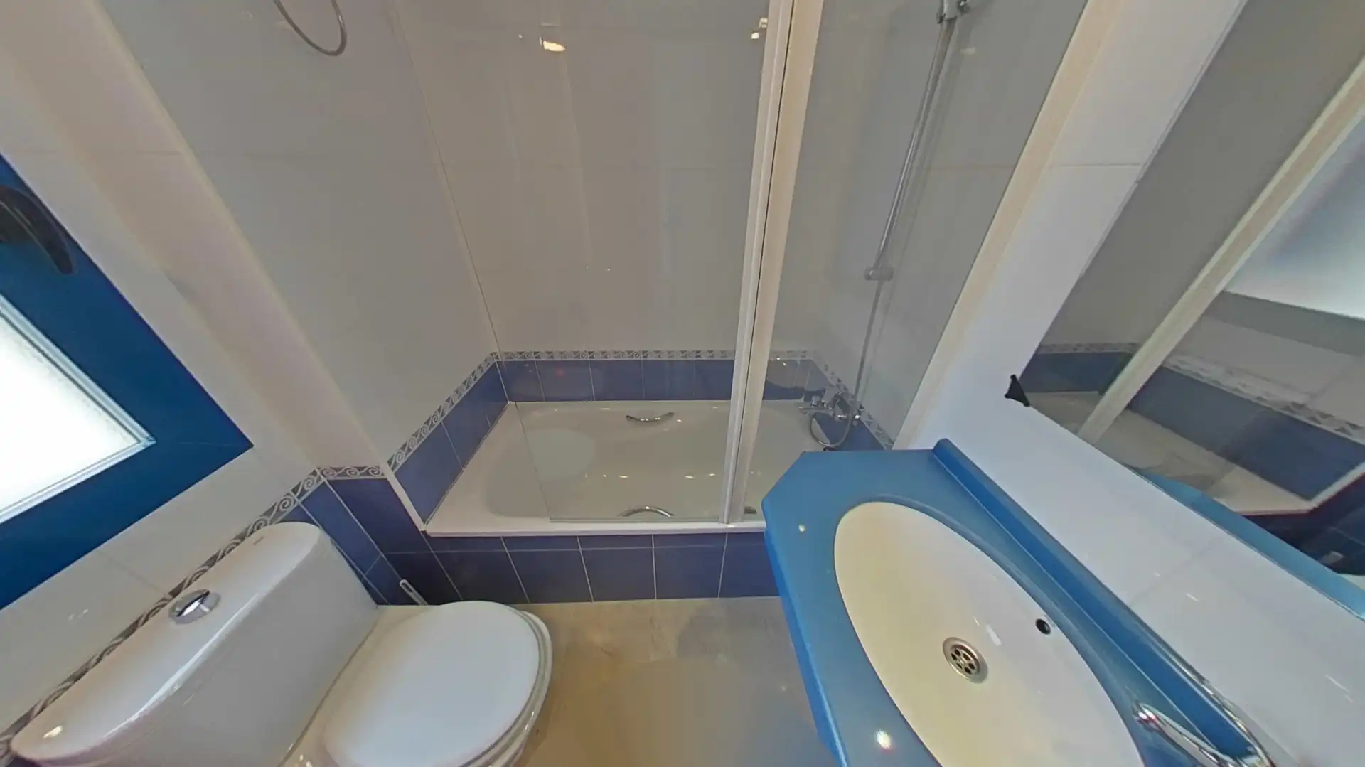 Baño de Piso en venta en Calpe / Calp