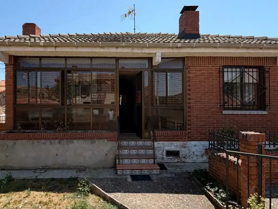 Vista exterior de Piso en venta en Contreras con Jardín privado y Amueblado
