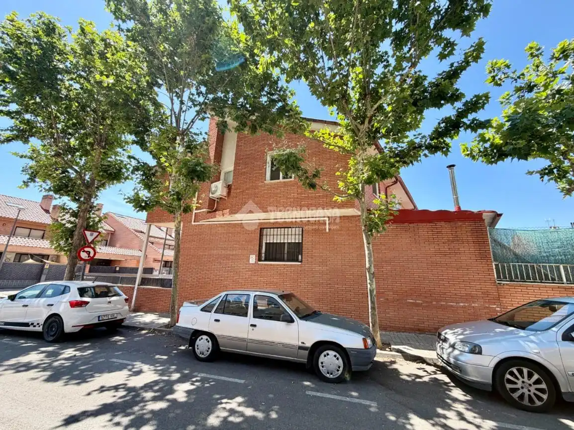 Vista exterior de Casa adosada en venta en Daganzo de Arriba con Aire acondicionado y Calefacción