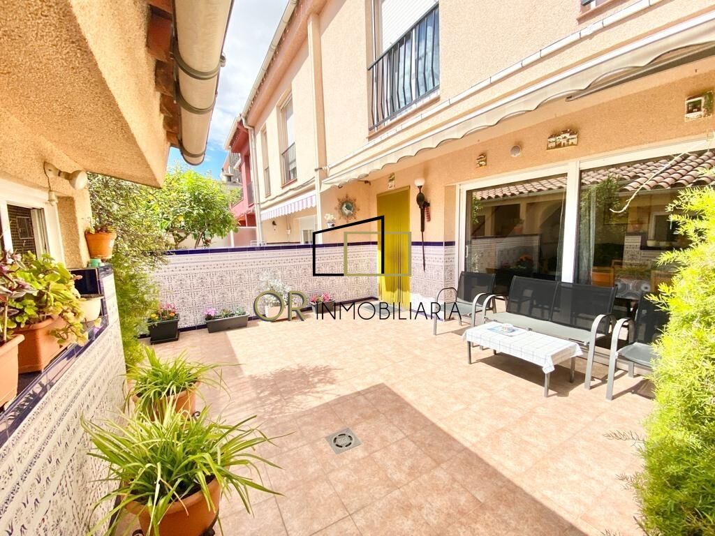 Vista exterior de Casa o xalet en venda en Santa Margarida I Els Monjos amb Aire condicionat, Calefacció i Jardí privat