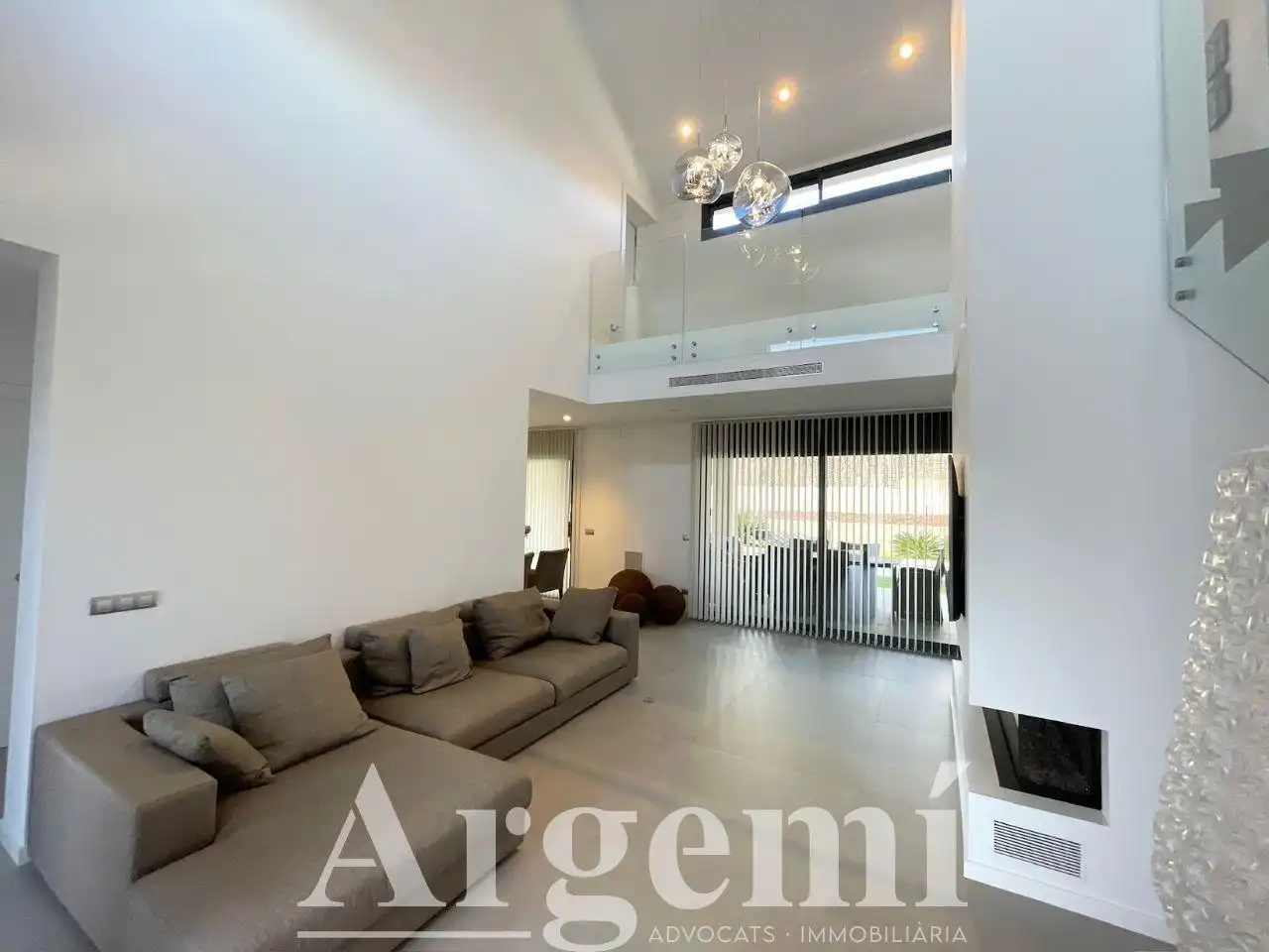 Sala de estar de Casa o chalet en venta en Palau-solità i Plegamans con Aire acondicionado, Calefacción y Jardín privado