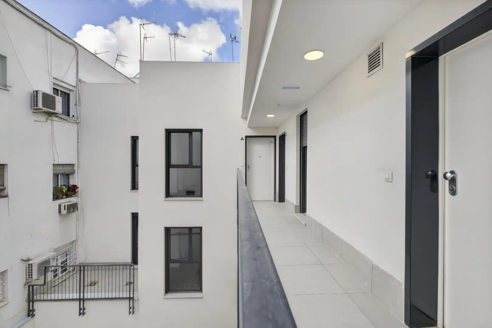 Vista exterior de Dúplex en venta en Sevilla con Aire acondicionado, Parquet y Terraza