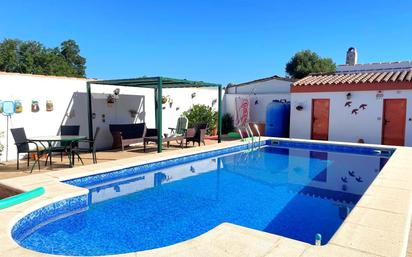 Piscina de Casa o xalet en venda en Chiclana de la Frontera amb Terrassa, Piscina i Alarma