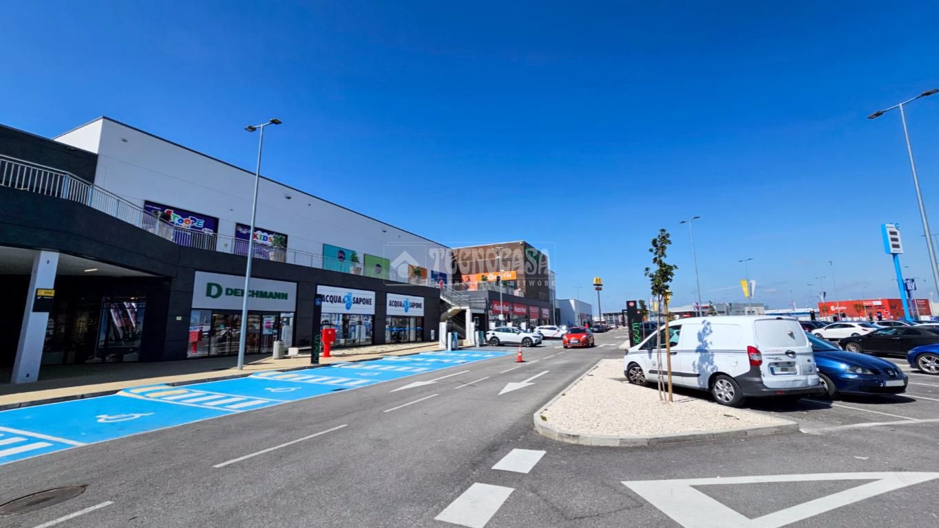 Vista exterior de Local en venda en Fuenlabrada amb Calefacció