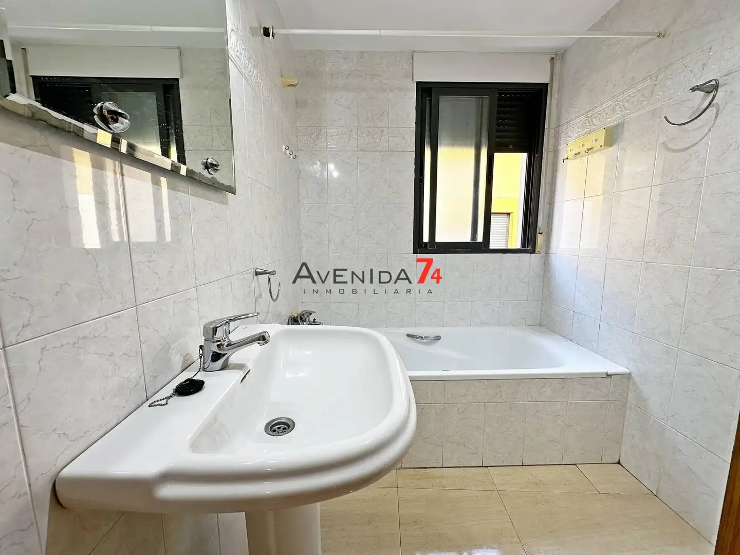 Badezimmer von Wohnungen zum Verkauf in Lorca mit Klimaanlage, Heizung und Möbliert