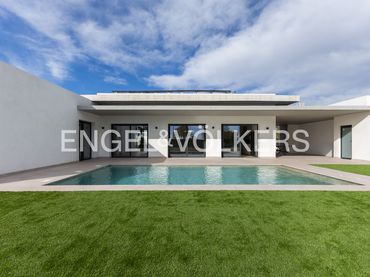 Casa amb piscina en venda a Piscinas