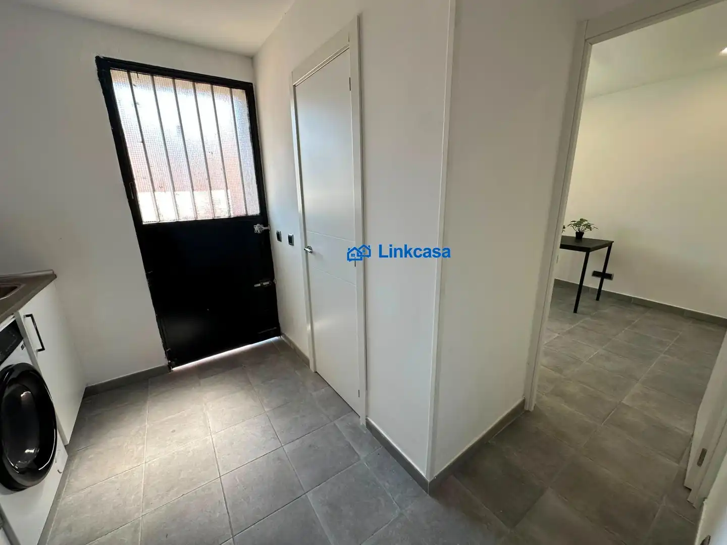Flat for sale in Madrid  with Air Conditioner, Heating and Furnished