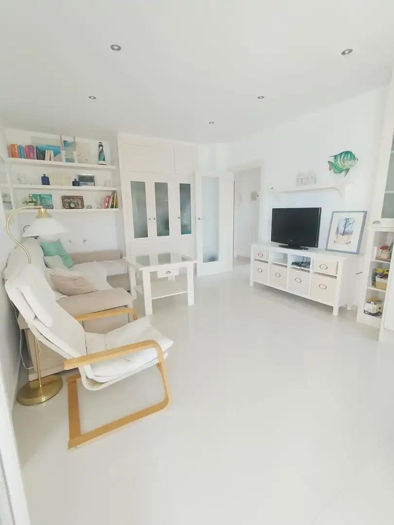 Sala de estar de Apartamento de alquiler en Torrenueva Costa con Jardín privado, Terraza y Amueblado