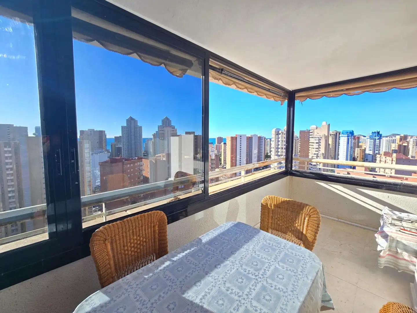 Vista exterior de Apartamento en venta en Benidorm con Amueblado y Piscina comunitaria