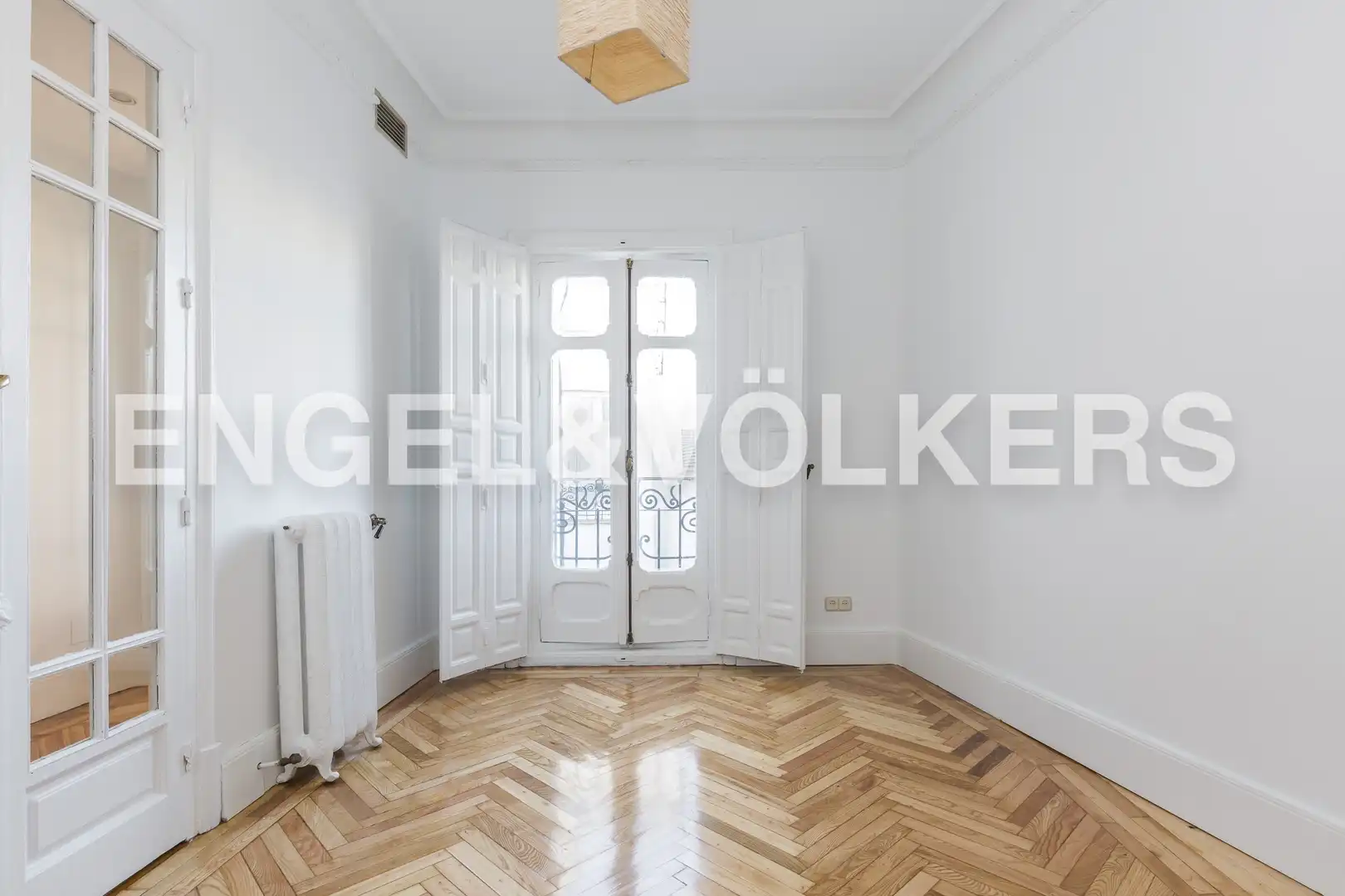 Bedroom of Attic for rent in Madrid  with Air Conditioner, Heating and Parquet flooring