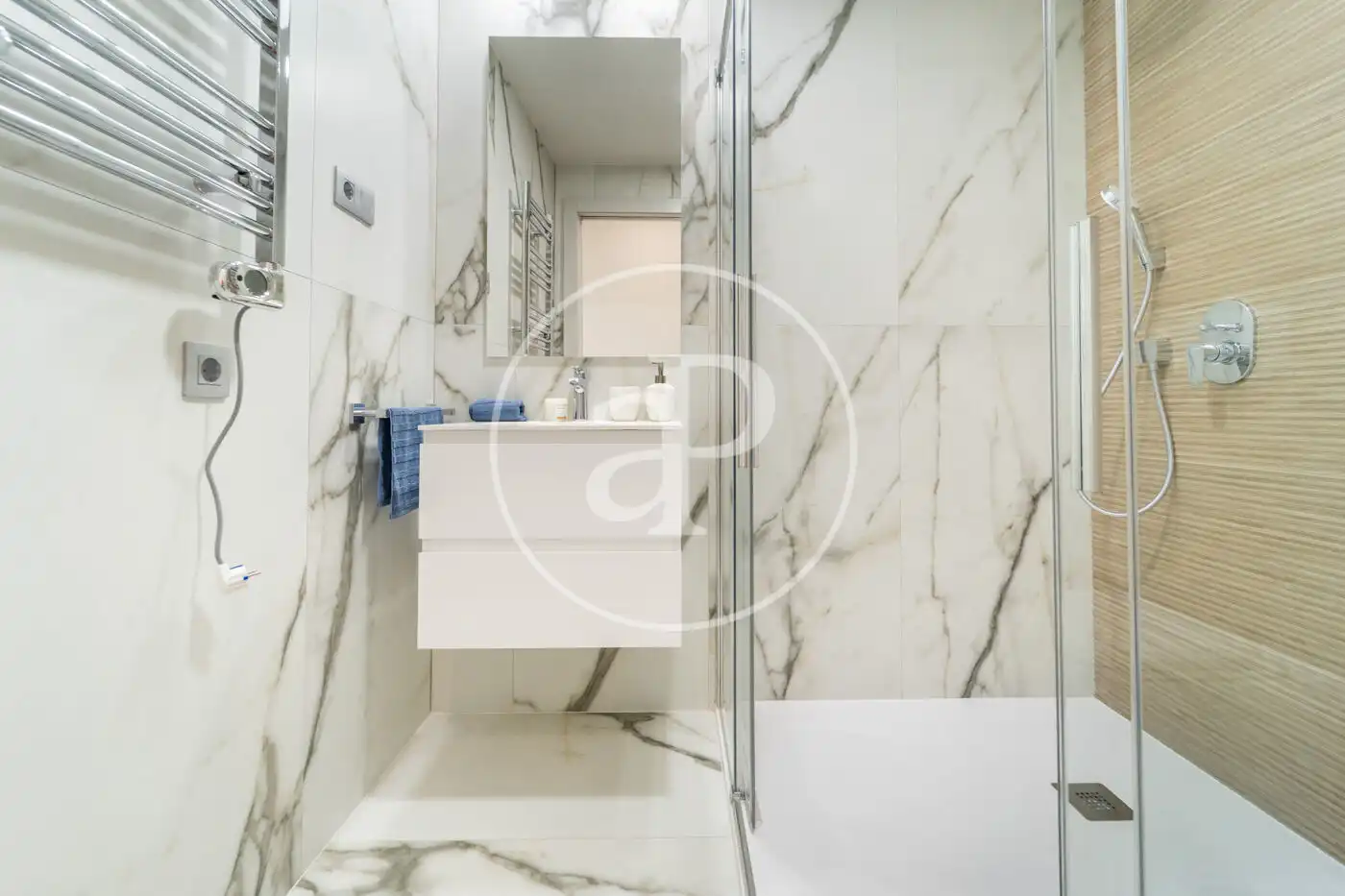 Baño de Piso en venta en Benidorm con Aire acondicionado, Calefacción y Jardín privado