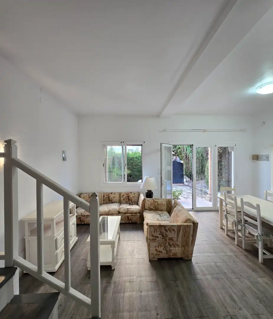 Wohnzimmer von Einfamilien-Reihenhaus zum Verkauf in Cambrils mit Privatgarten, Ofen und Gemeinschaftspool