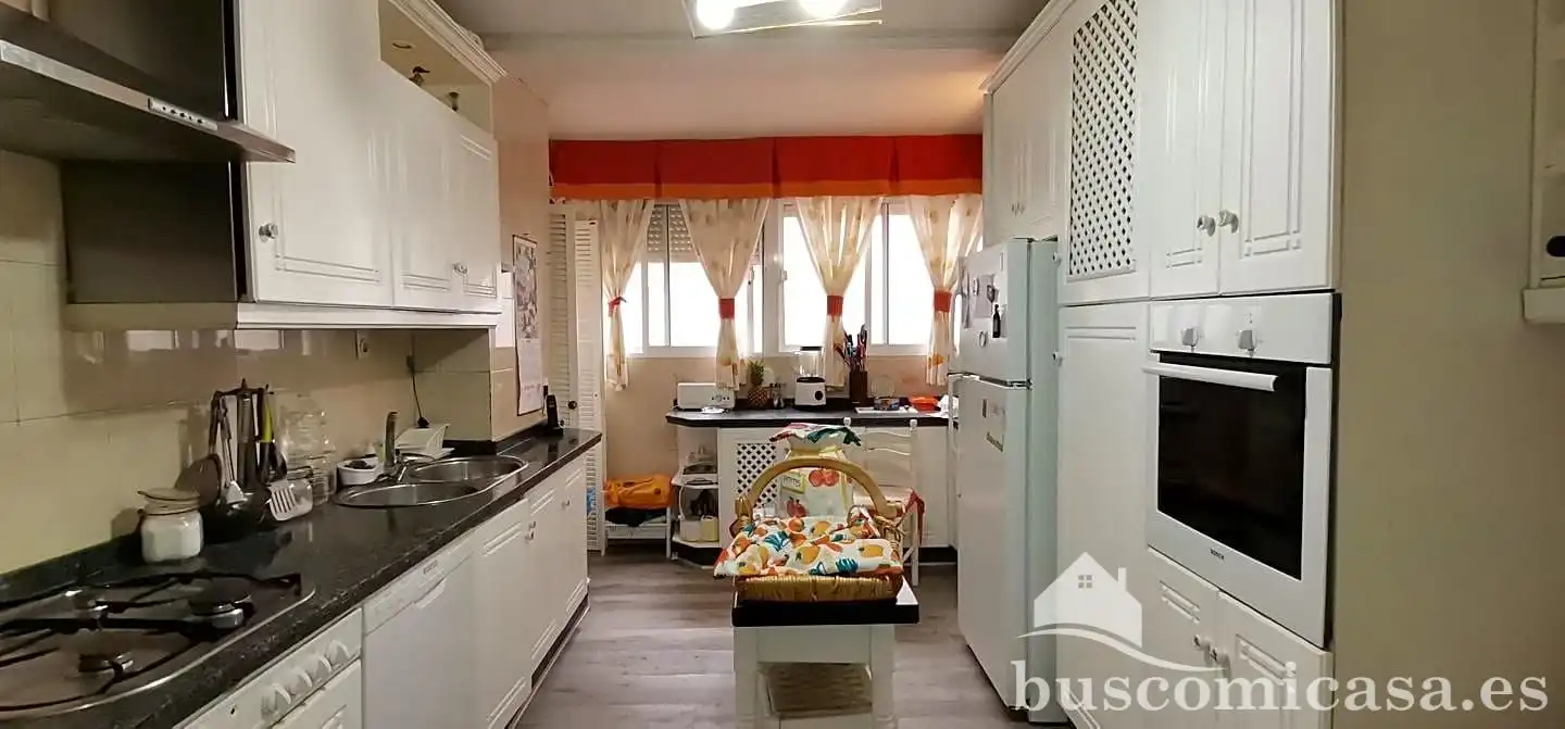 Cuina de Pis en venda en Linares amb Aire condicionat, Calefacció i Balcó