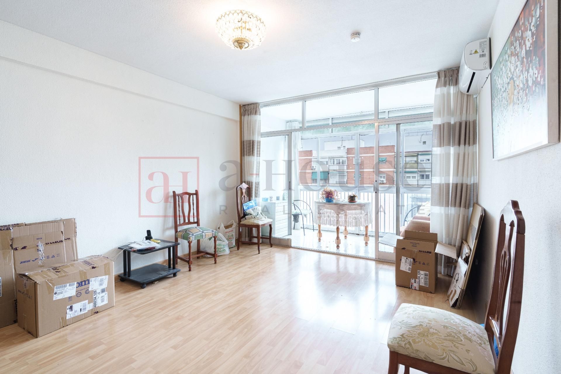 Sala d'estar de Àtic en venda en  Madrid Capital amb Aire condicionat, Calefacció i Parquet