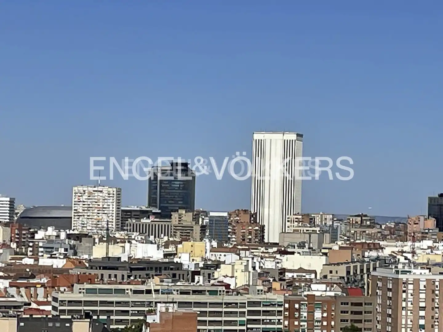 Vista exterior de Piso de alquiler en Madrid con Calefacción, Terraza y Piscina
