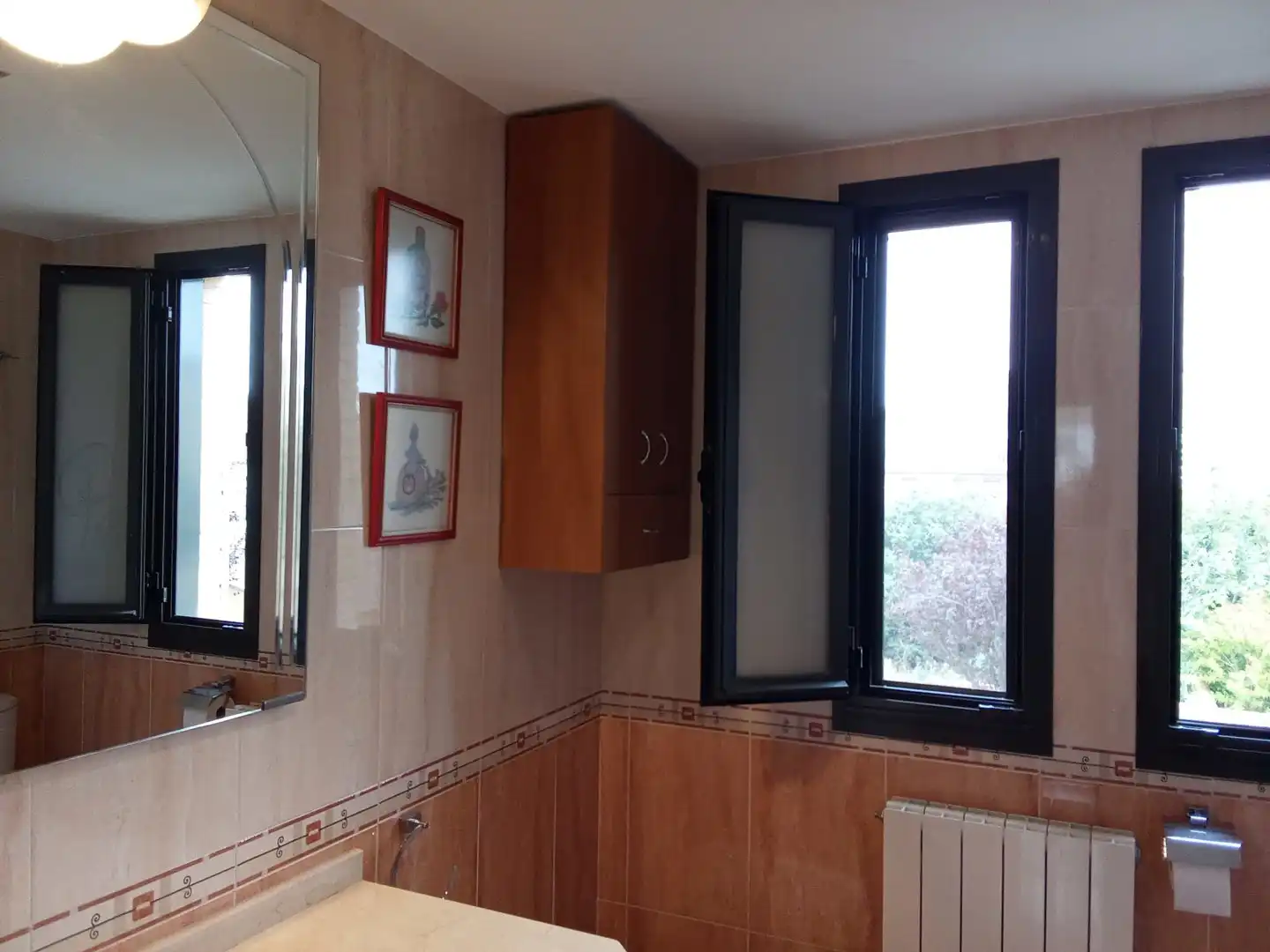 Badezimmer von Einfamilien-Reihenhaus zur Miete in Utebo mit Terrasse, Schwimmbad und Möbliert
