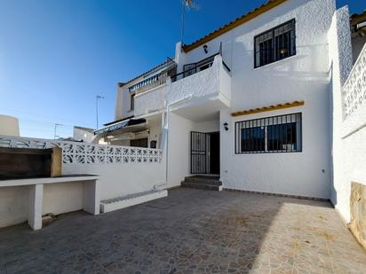 Vista exterior de Casa o xalet en venda en Orihuela amb Aire condicionat, Calefacció i Jardí privat