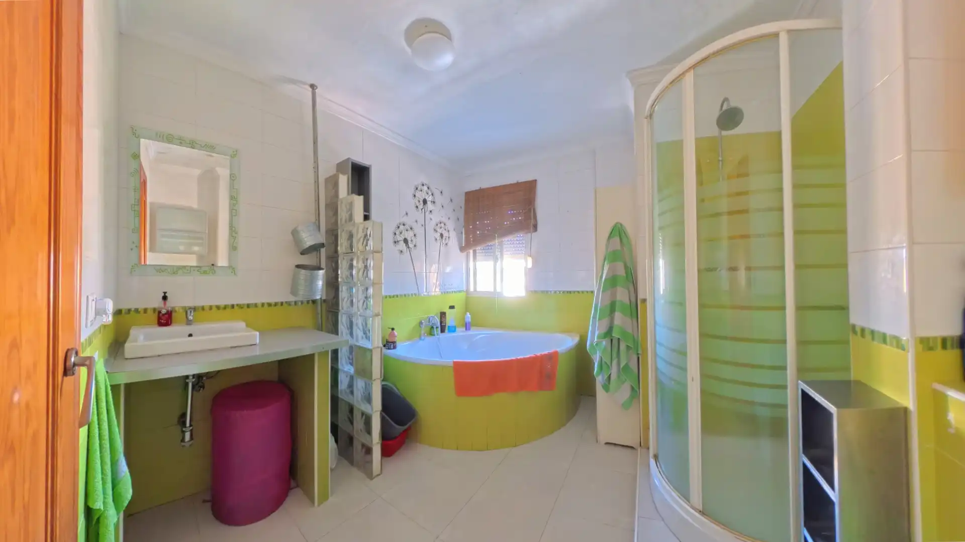 Baño de Piso en venta en Sevilla con Aire acondicionado, Amueblado y Lavadora