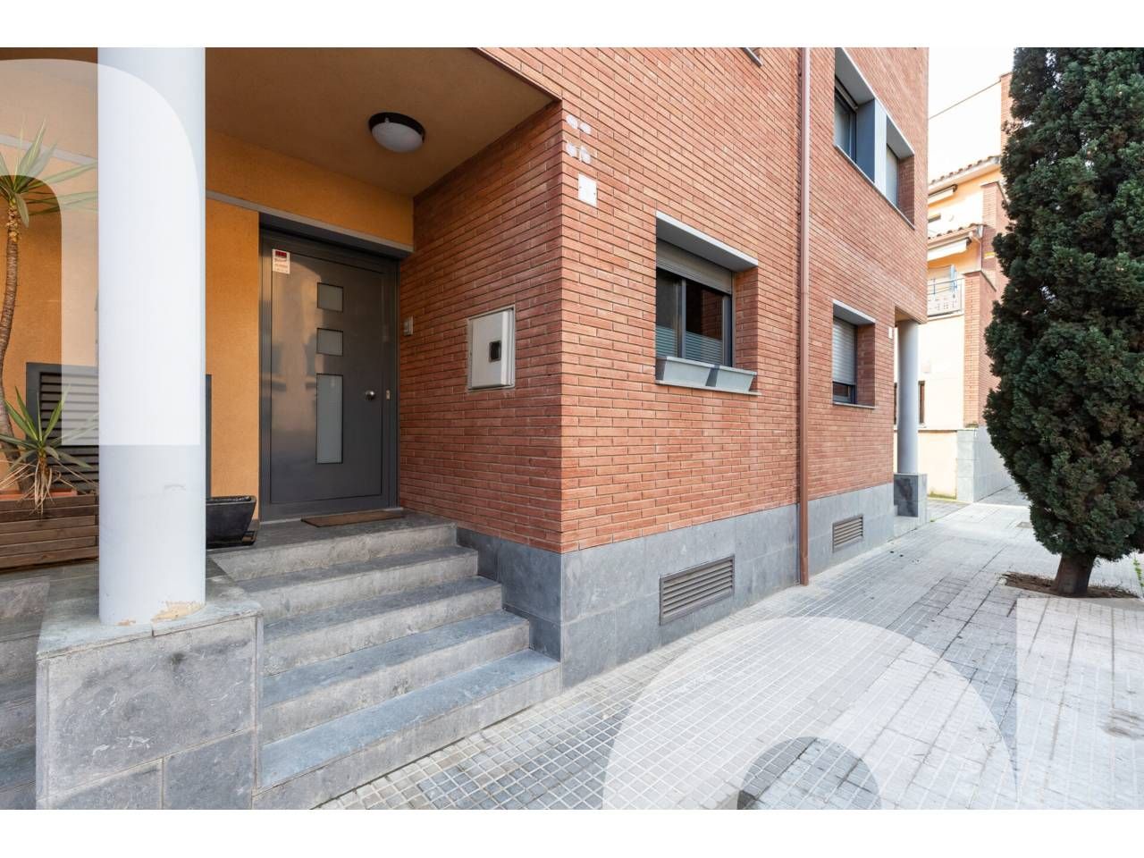 Exterior view of Single-family semi-detached for sale in Vilanova del Vallès  with Air Conditioner, Heating and Terrace