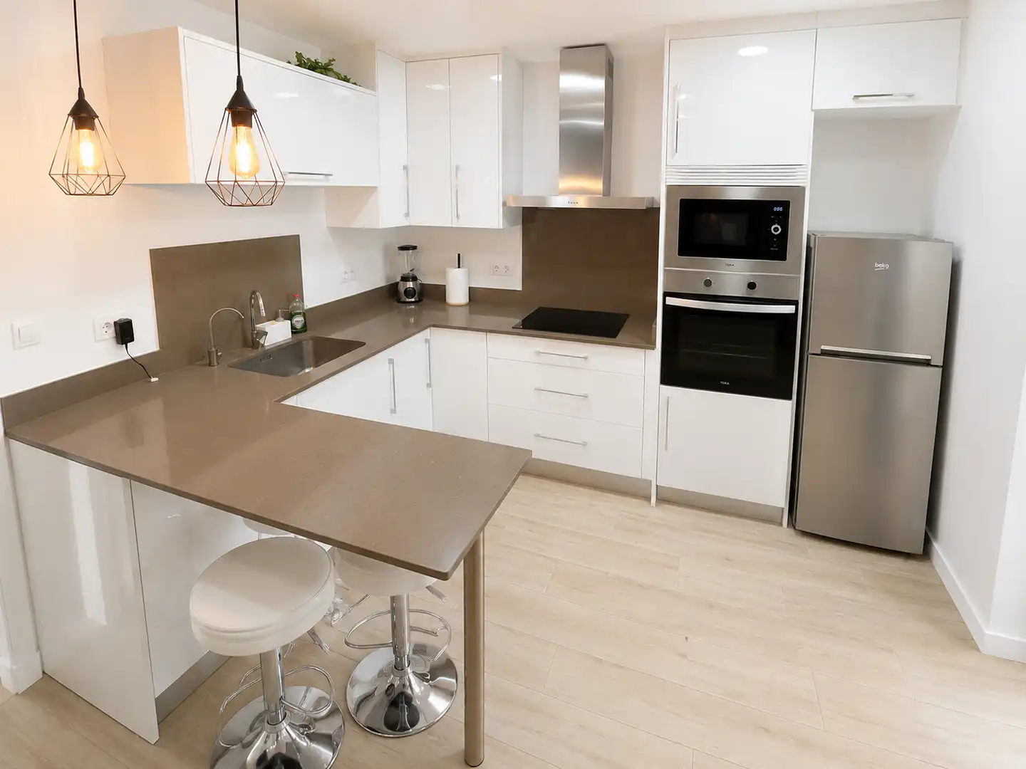 Cocina de Planta baja en venta en Santa Coloma de Gramenet