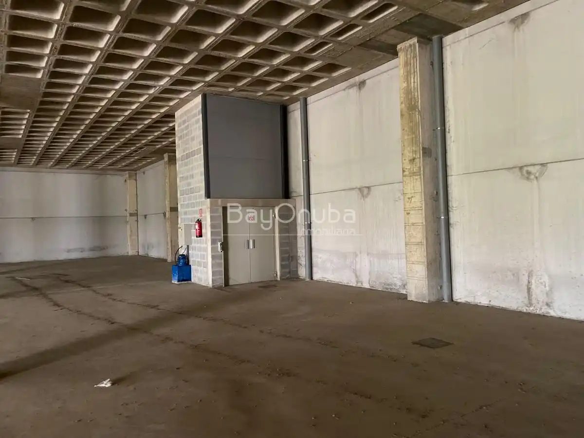 Industrial building with lift for sale in Nuevo Parque - Los Rosales - Tráfico Pesado, imagen 9