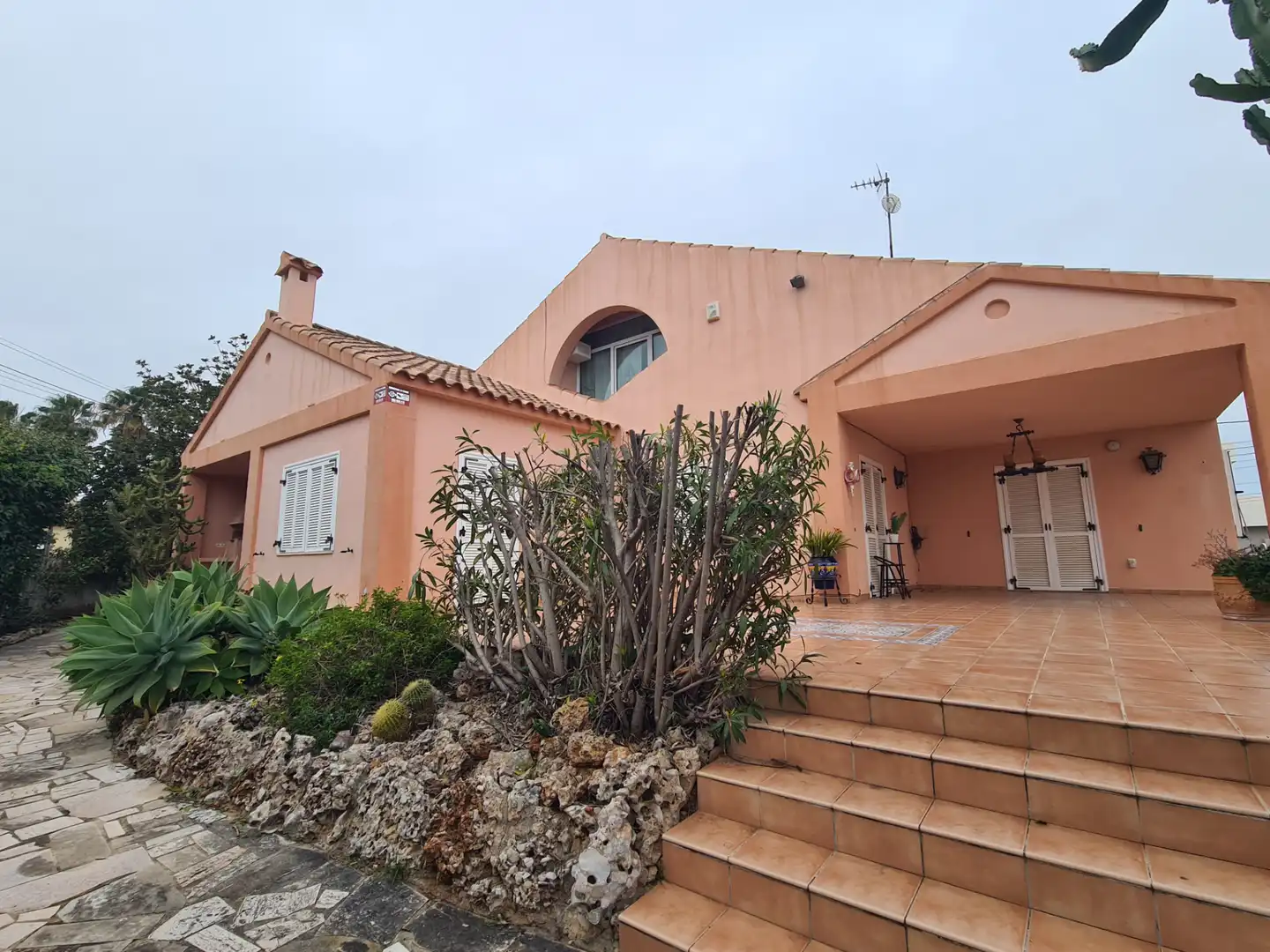 Vista exterior de Casa o xalet en venda en Vinaròs amb Calefacció, Jardí privat i Terrassa