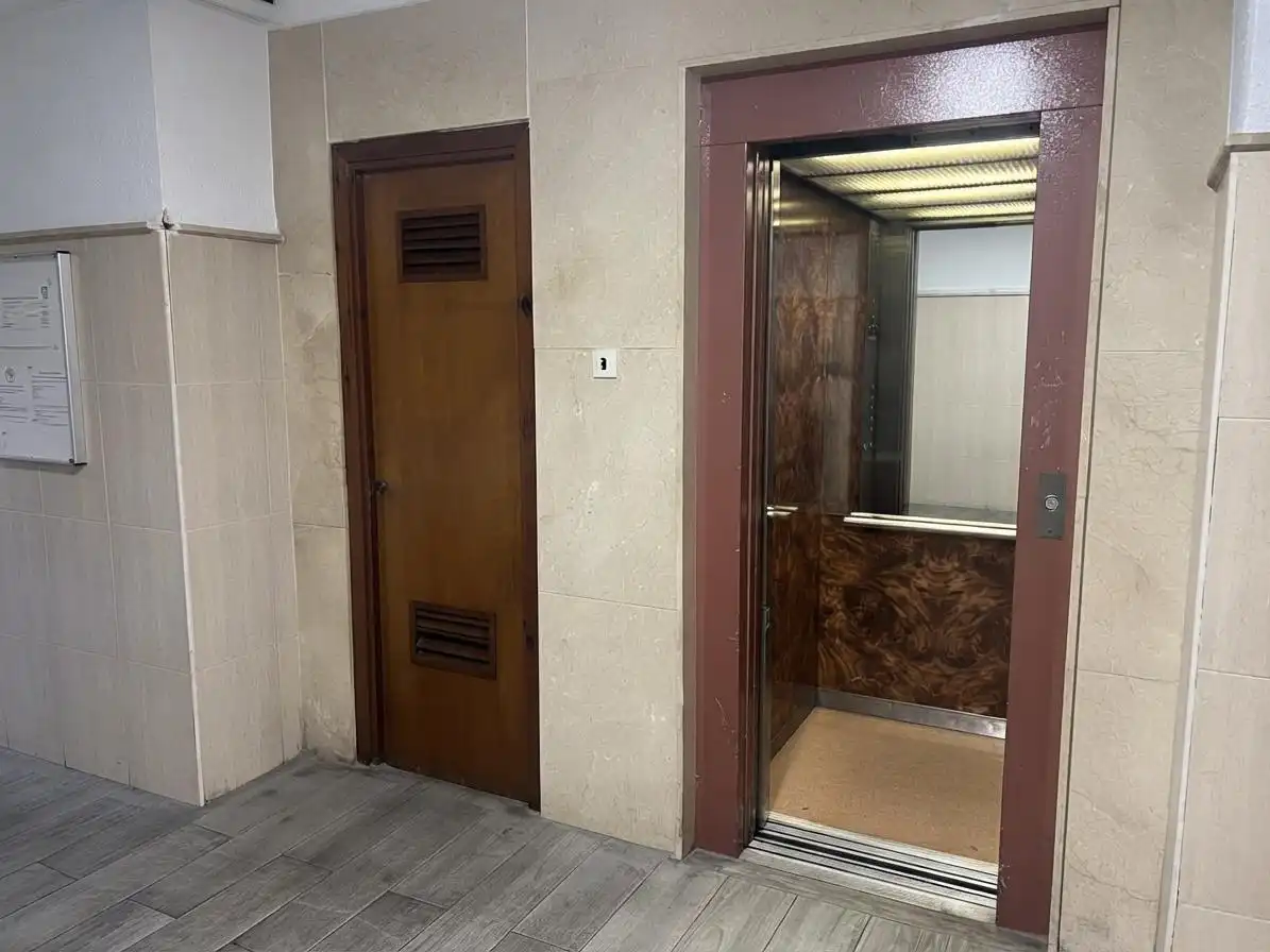 Piso con ascensor en venta en Calle Hermanos Pinzón, imagen 17