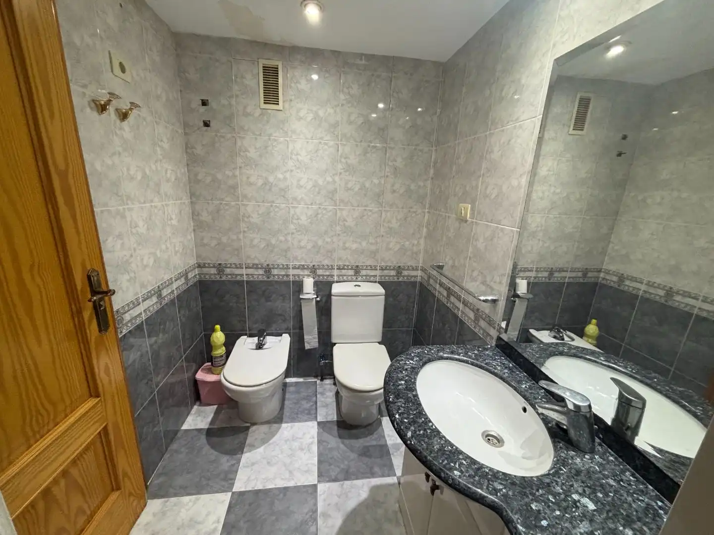 Bathroom of Flat for rent in El Pilar