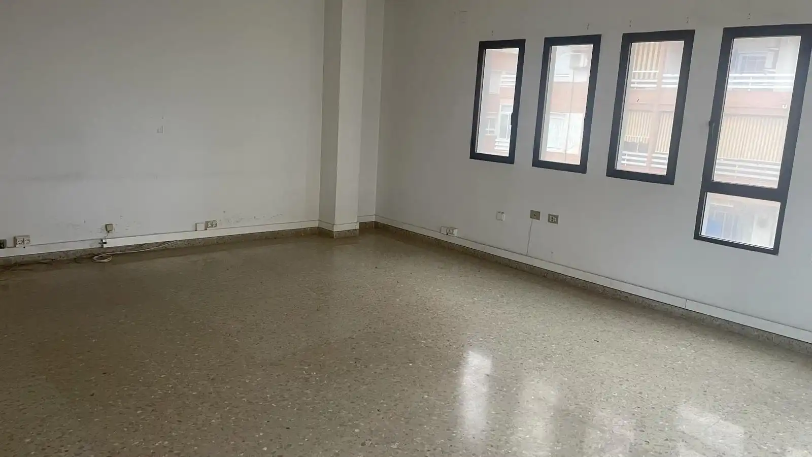 Office space for sale in Calle REINA MARIA CRISTINA, imagen 3