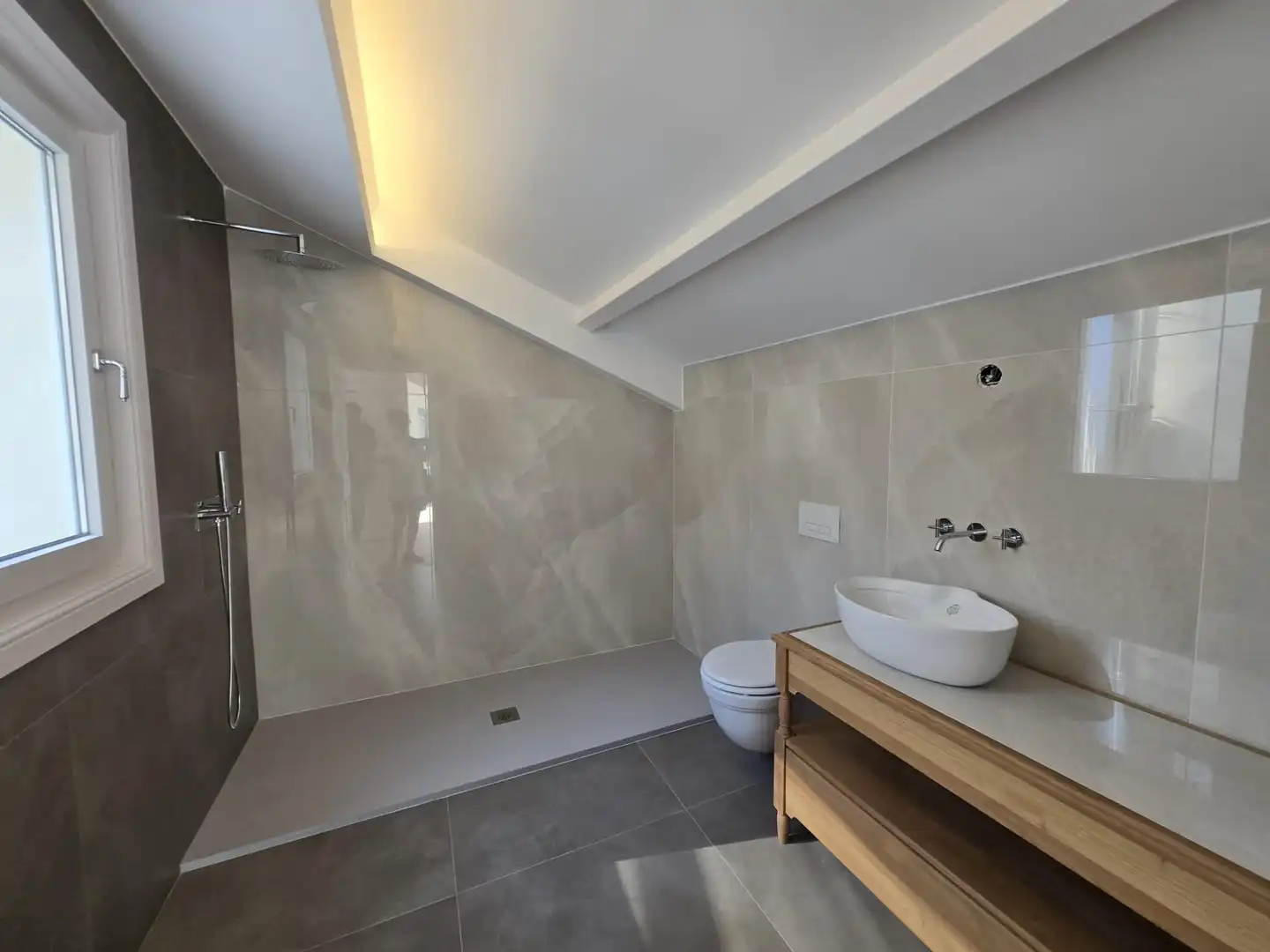 Baño de Ático en venta en Vigo  con Calefacción y Terraza