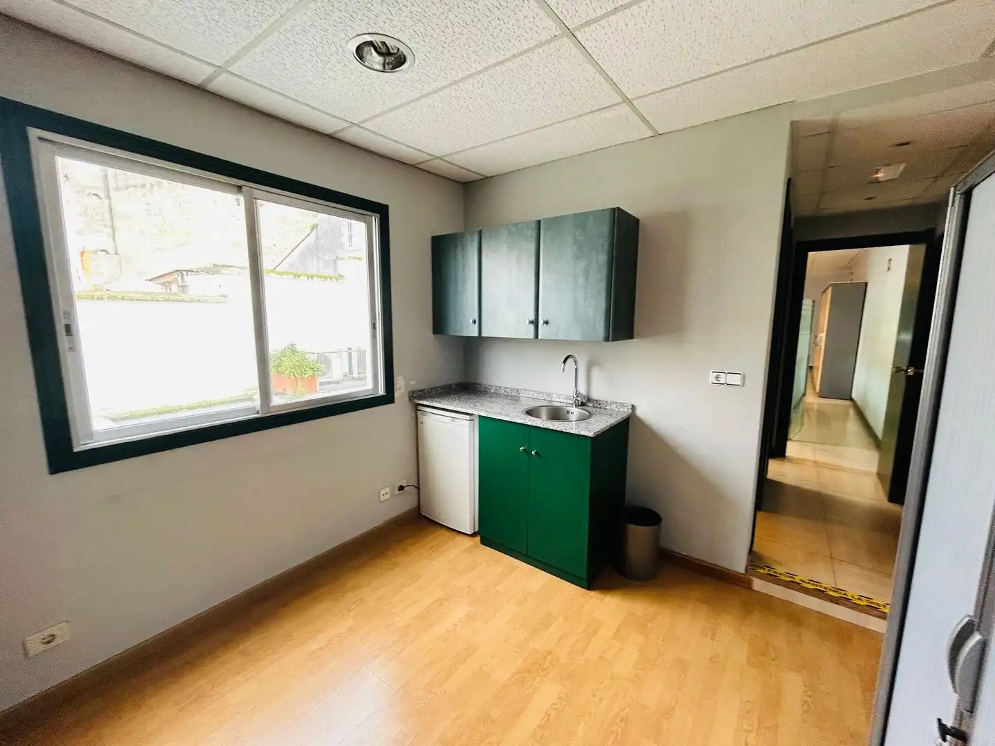 Küche von Büro zur Miete in A Coruña Capital  mit Heizung