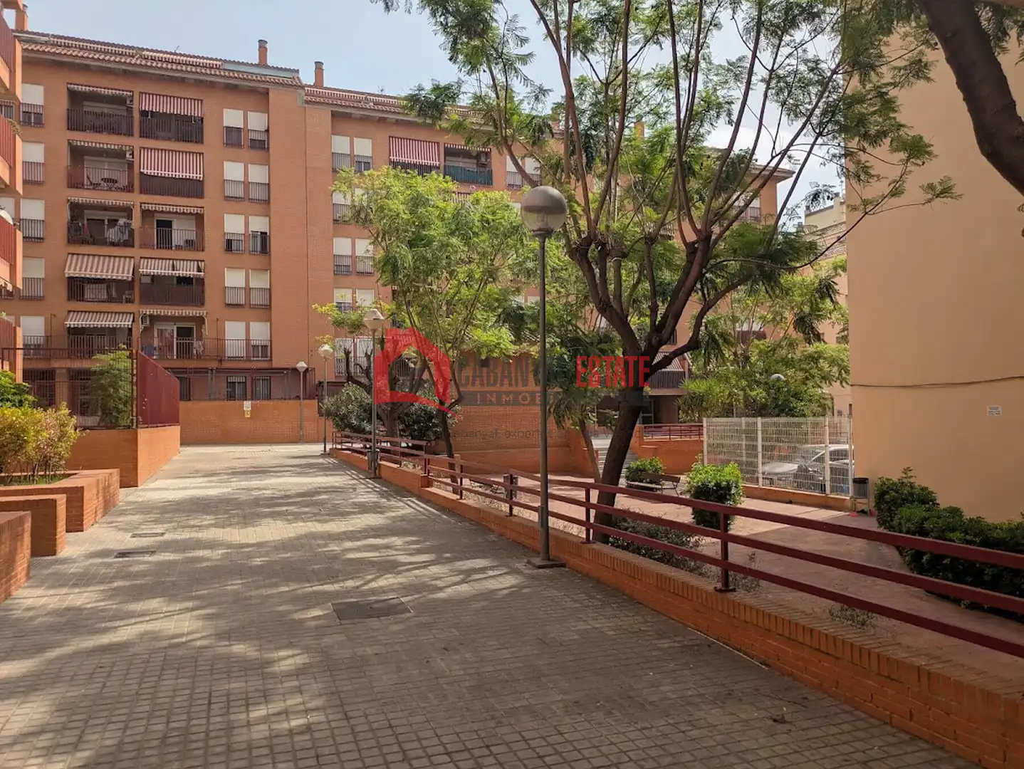 Außenansicht von Wohnungen zur Miete in Paterna mit Terrasse und Möbliert