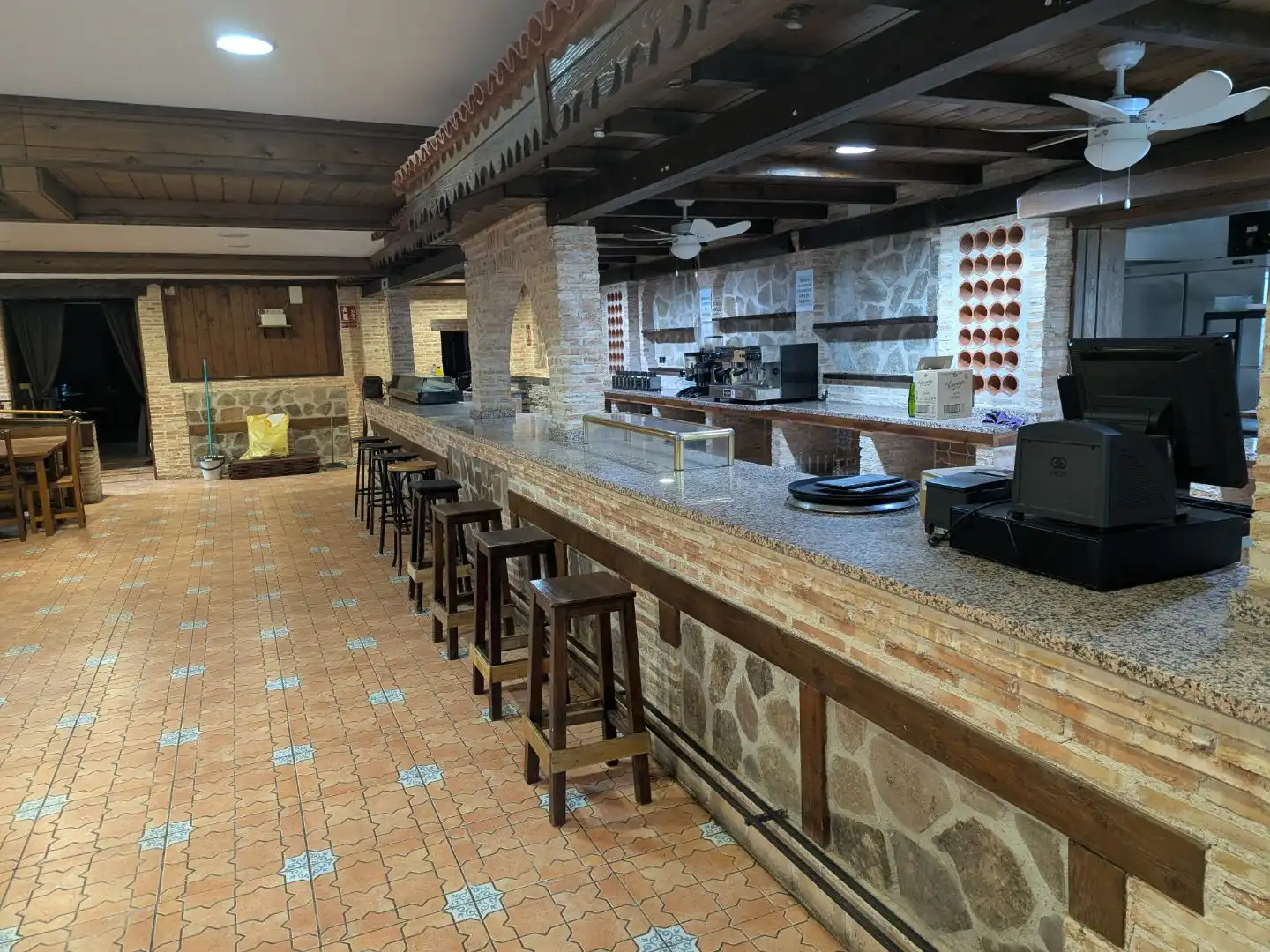 Local de alquiler en Hontoba, Guadalajara