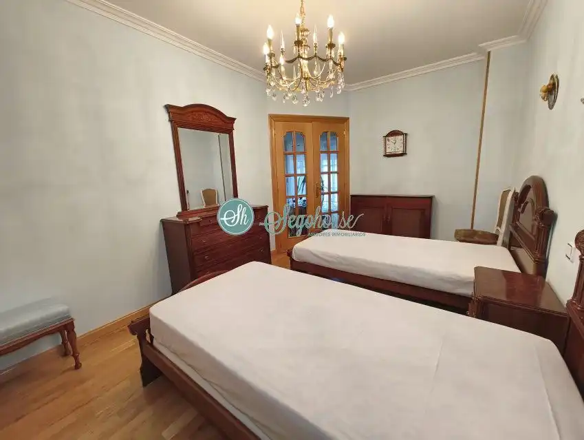 Schlafzimmer von Wohnung zur Miete in Segovia mit Heizung, Parkett und Möbliert